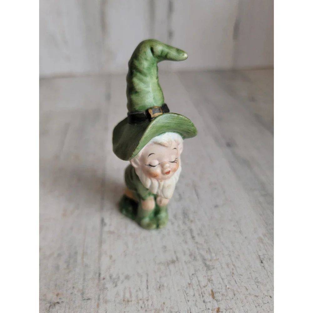 Vintage sitting kissing elf Santa helper gnome porcelain Xmas figure home decor